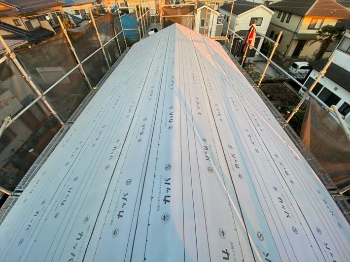 屋根葺き替え工事にて防水紙の敷設完了